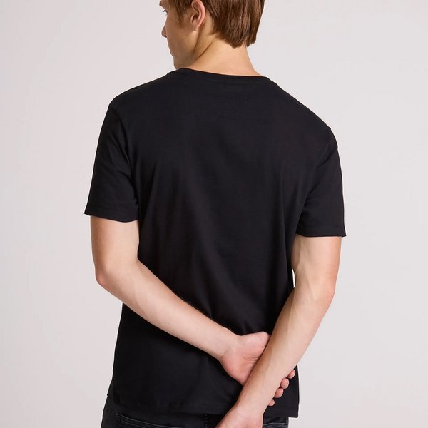 camiseta john john preta classica 2